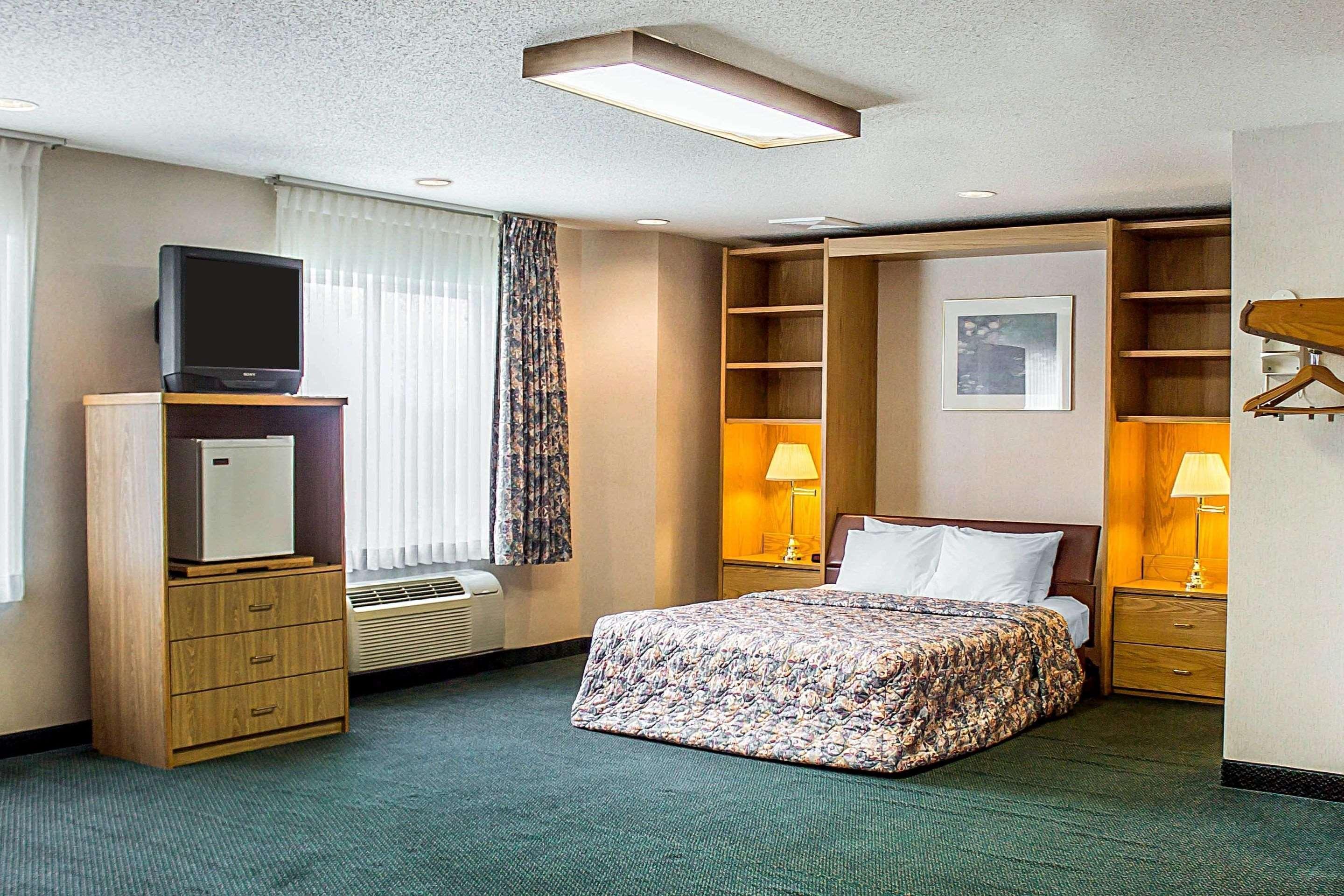 Rodeway Inn Abbotsford Exteriör bild