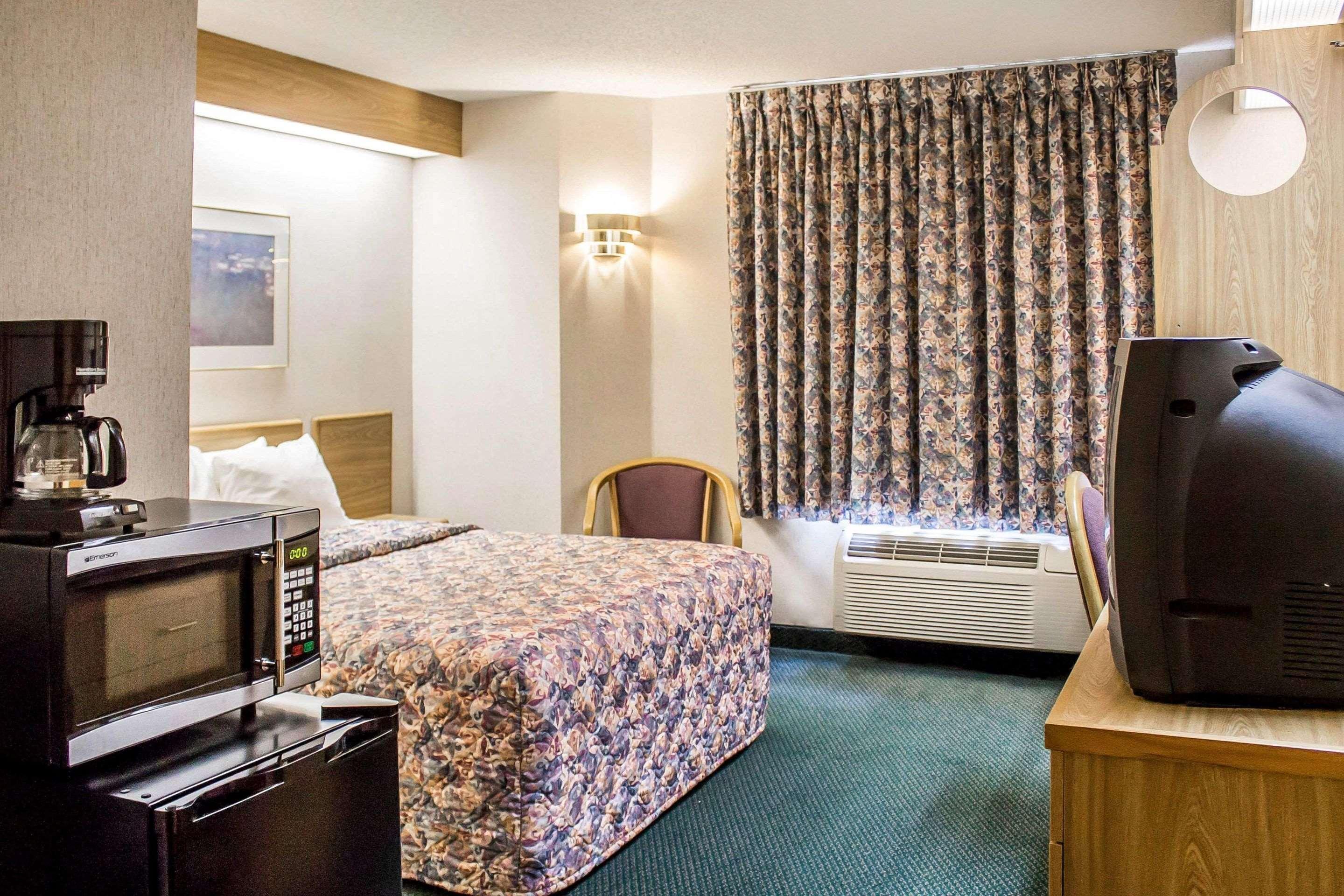 Rodeway Inn Abbotsford Exteriör bild